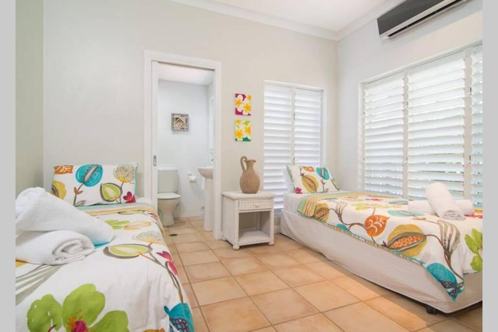 Beauty Tiny Walk To Sea Port Douglas Exterior foto